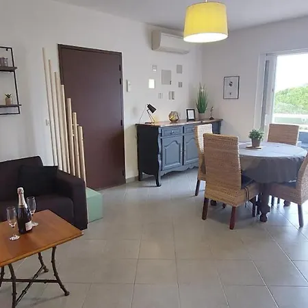 Apartment Calvi, T3 -50m2 Lumineux, 2 Chbre, 4 Pers, Terrasse 20m2 Sans Vis A Vis, Parking Calvi (Corsica)