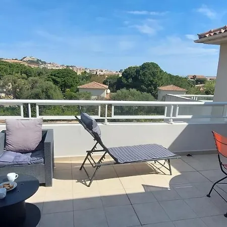 Calvi, T3 -50m2 Lumineux, 2 Chbre, 4 Pers, Terrasse 20m2 Sans Vis A Vis, Parking Apartment Calvi (Corsica)